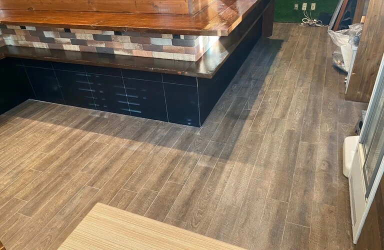 新しい床で新しい生活を。クッションフロアの張り替えで快適な空間を手に入れよう！